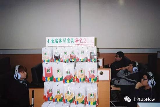 ▲台湾的网瘾少年们 | 来源：陈志贤《INTERNET CAFE! PANDA》