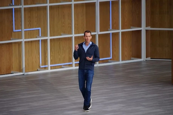 Jeff Dean 在谷歌开发者大会上演讲 图片来源：杜晨 | 硅星人/品玩