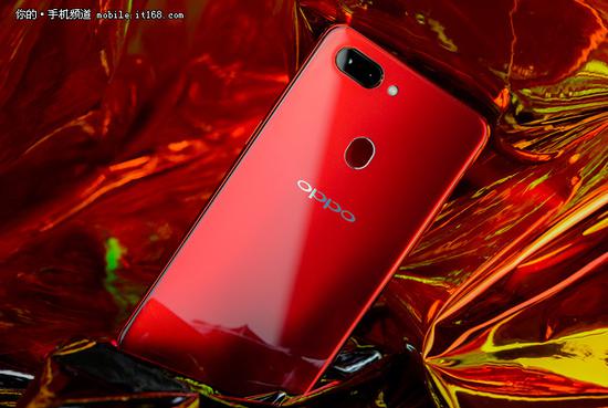 ▲OPPO R15热力红