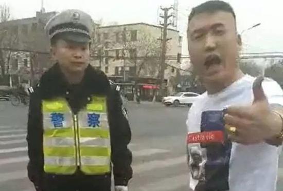 中国傻子:中国的傻子,一半在抖音,一半在快手
