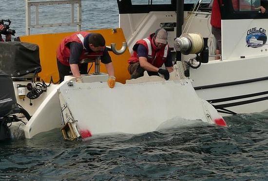 马航MH370遇难者家属称找到5片客机残骸。(图源:路透社)