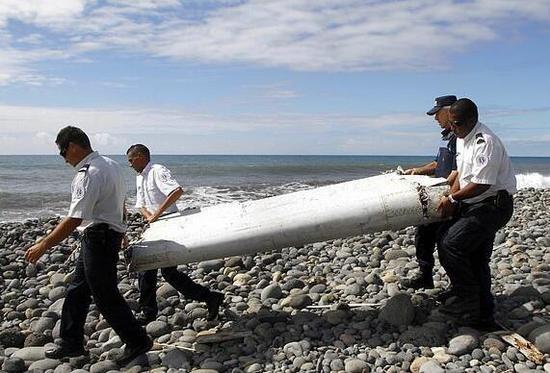 马航MH370遇难者家属称找到5片客机残骸。(图源:《每日邮报》)
