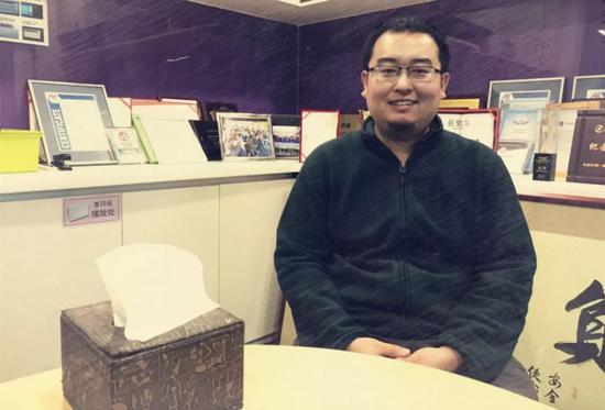 王亮和他的好朋友手纸君