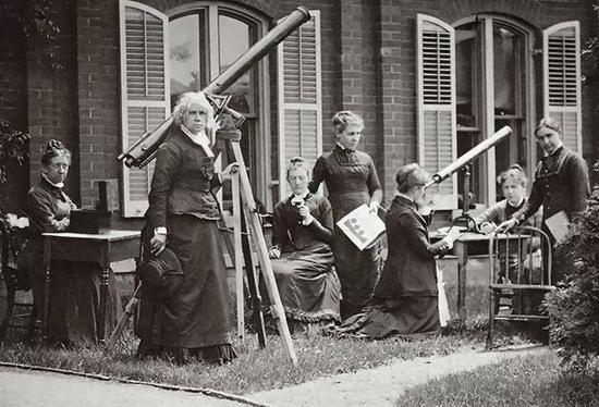 美国第一位女性职业天文学家诞辰200周年纪念