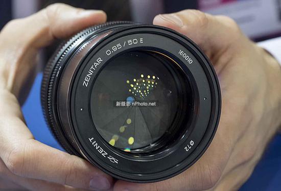 索尼A7SⅡ搭配泽尼特50mm f/0.95拍摄样张: