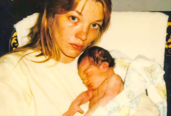 小史蒂芬妮和母亲特蕾莎