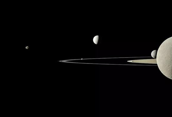 土星的卫星 Image Credit:Cassini Imaging Team,SSI,JPL,NASA