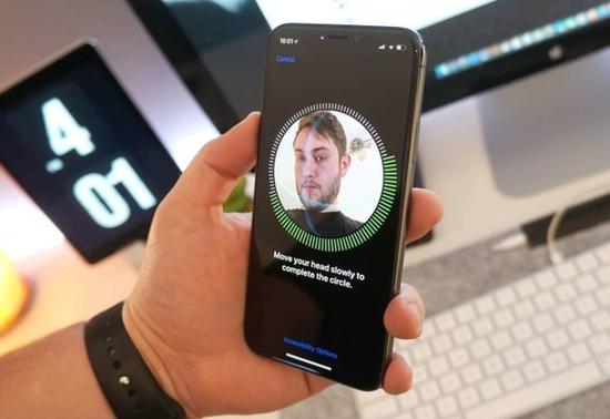 iPhone X新增Face ID功能