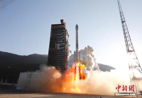 资料图:北京时间2019年11月23日8时55分,中国在西昌卫星发射中心成功发射第50,51颗北斗导航卫星。 高楠 摄