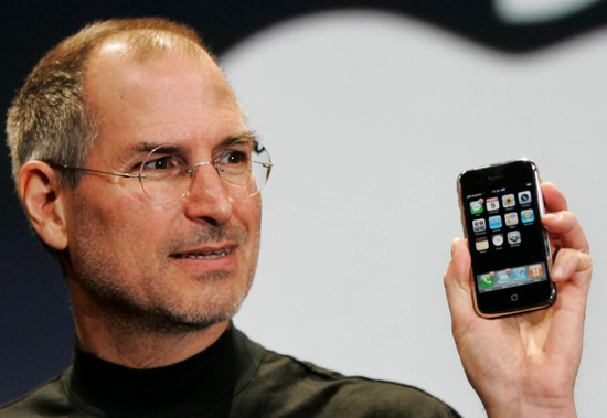 ▲2007年乔布斯发布第一代iPhone