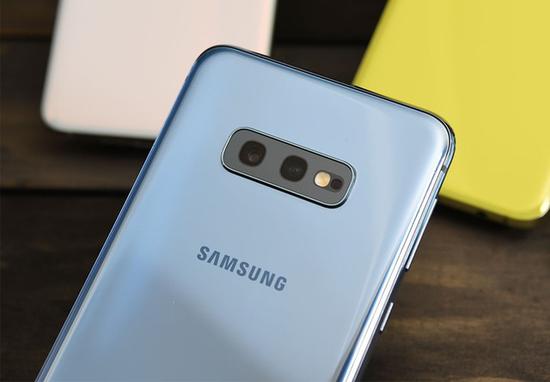 三星Galaxy S10e采用双摄