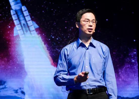 演讲嘉宾彭兢:《设定一个小目标,去月球》