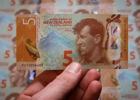 新西兰五元钞票—纪念艾德蒙•希拉里（图片来自网络）
