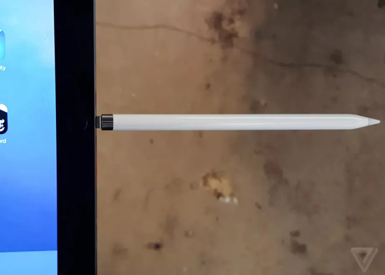 苹果妙控鼠标将
占有新
色彩 但充电
模式依旧
难堪