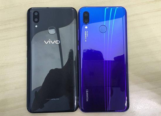 图片来自微博:华为nova 3渐变色(右)