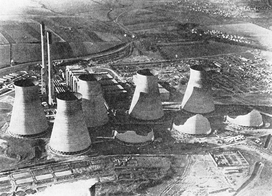 1965年费里布里奇发电站冷却塔倒塌 | 图源：Melcer， J。 （2017）