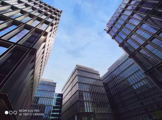  △&nbsp;北京海淀的小米科技园，2019年9月正式开园，装得下1.6w名员工