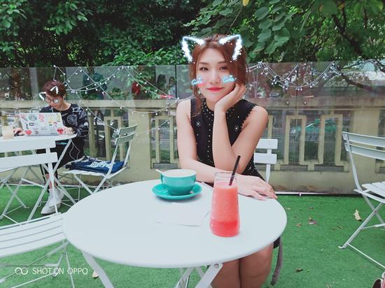 ▲OPPO R15还新增了贴纸模式，提升了趣味性，这里就不一一细表了