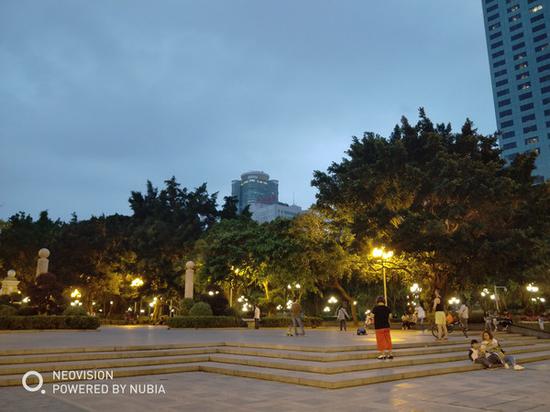 努比亚红魔游戏手机评测:炫酷美型亦可称霸