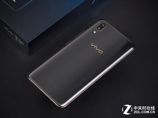 vivo X21黑金版机身背部