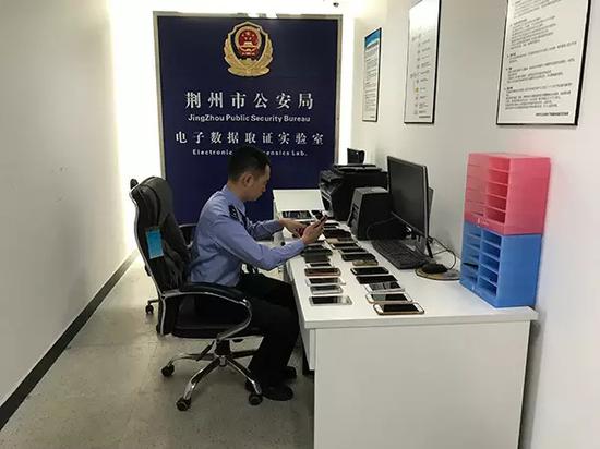 荆州警方查获的作案工具。 本文图均为 荆州公安微信公众号 图