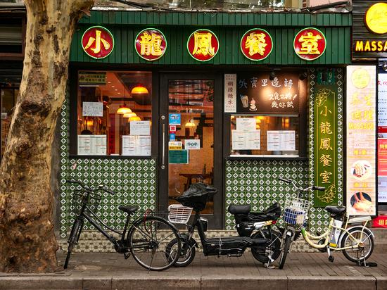 焦距:75mm 快门速度:1/125秒 光圈:F2.8 感光度:ISO 500