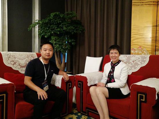 国际民航组织秘书长柳芳（右一）接受每日经济新闻记者专访 每经记者 谢振宇 摄