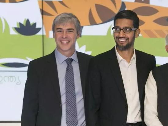 Google联合创始人兼Alphabet现任CEO拉里·佩奇（左）