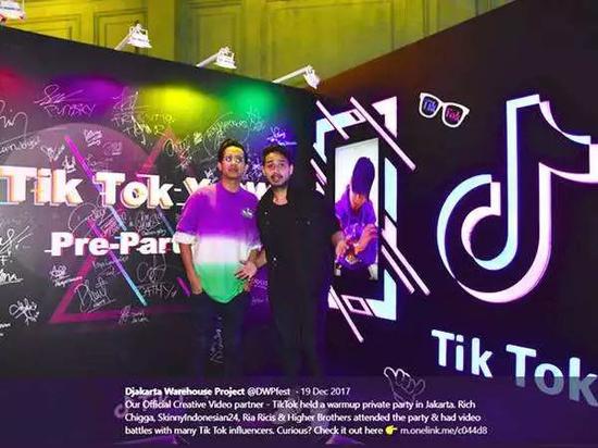 扎克伯格依然年轻,Facebook却开始担心“老去”--文/左岸