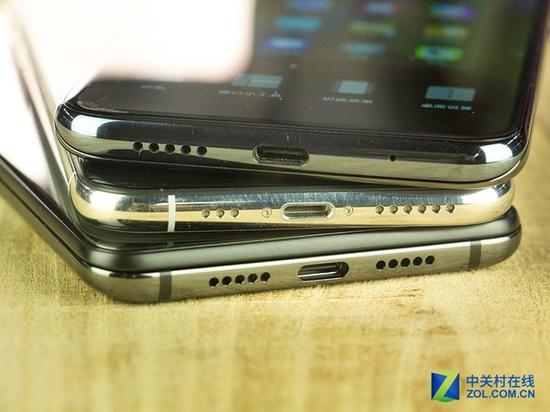 机身底部对比(从上至下依次为荣耀、iPhone、小米)