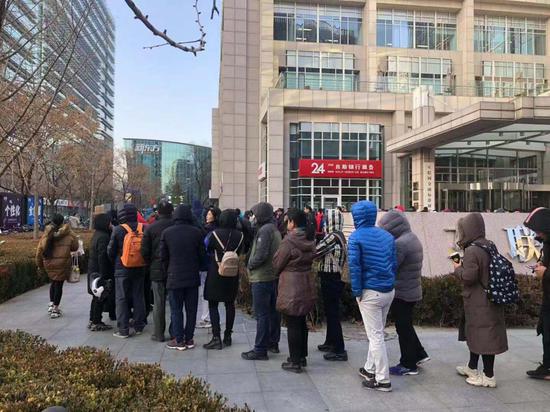 用户在小黄车总部现场办理退押金手续