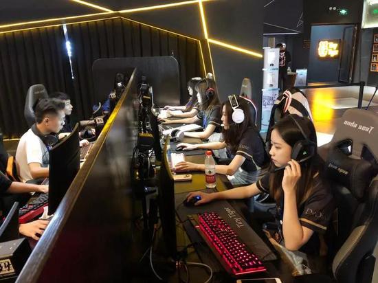 ECgirls 训练中
