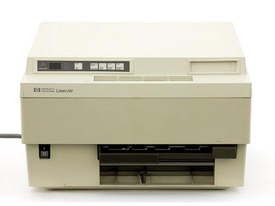 1984年惠普推出第一台小型桌面激光打印机LaserJet 早于苹果