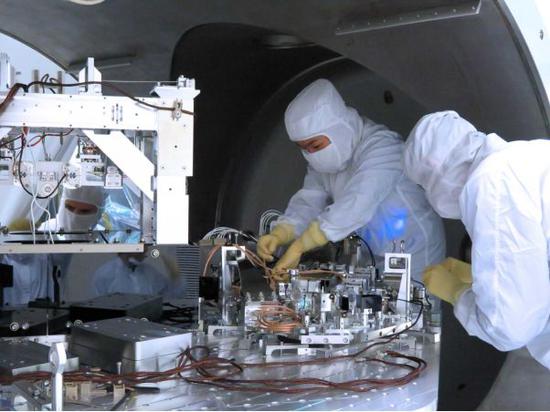 图 9&nbsp;压缩光设备安装（图片来源：LIGO Scientific Collabration）