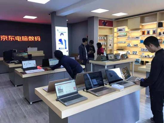 电脑数码店的目标,是今年做到200家,年底基本保证覆盖所有的地级市。