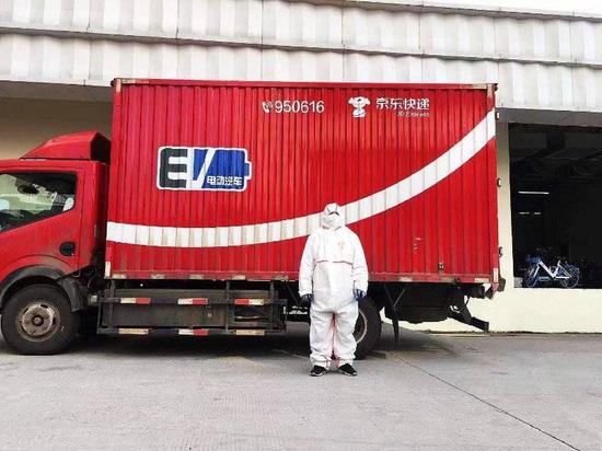 开往武汉的车辆,司机需要穿戴防护服