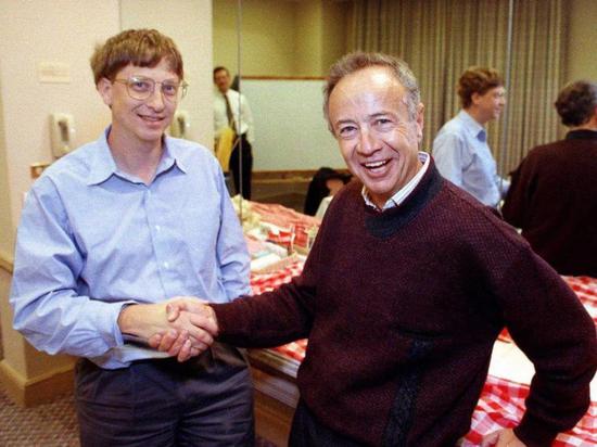 英特尔第4号员工、CEO安迪.格鲁夫（右）一生都对AMD创始人杰瑞.桑德斯不感冒。
