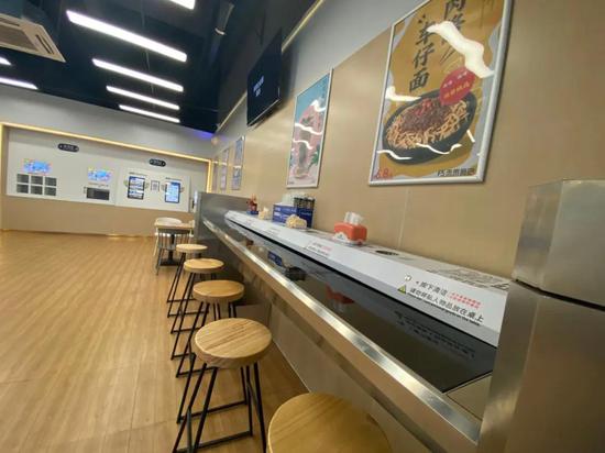  F5未来商店内的餐饮空间，受访者供图
