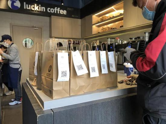 瑞幸咖啡青年汇店