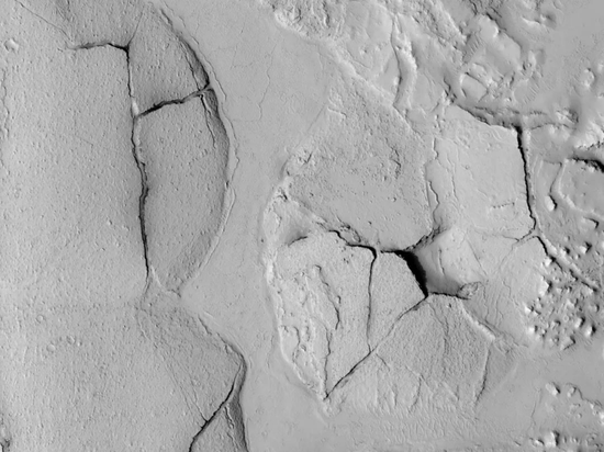 HiRISE相机拍摄的火星高清细节。© NASA/JPL/UArizona
