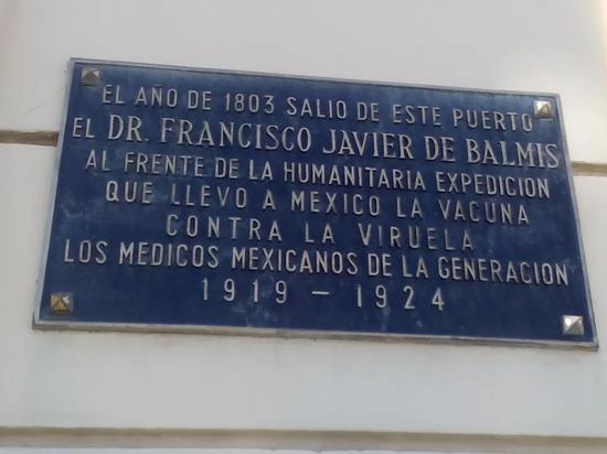 　墨西哥医生纪念巴尔米斯医疗队的牌匾。图片来源：wikimedia