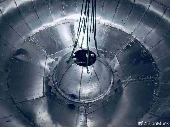 图 |  Starship 燃料内容器 发射台 （来源：weibo）