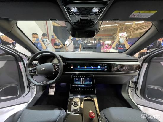 ▲百度Apollo Moon前排