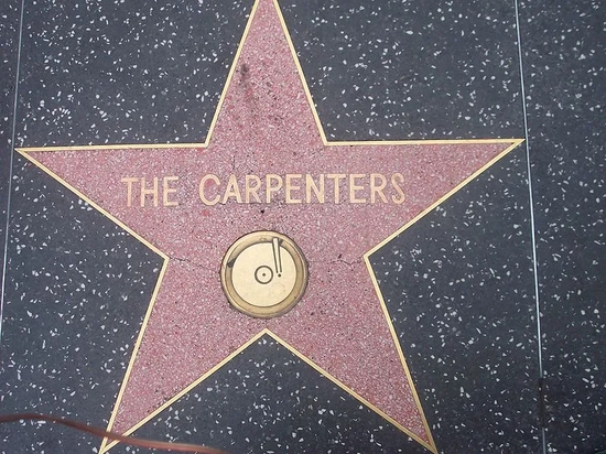 　　好莱坞星光大道上的卡彭特乐队。图片来源：wikipedia