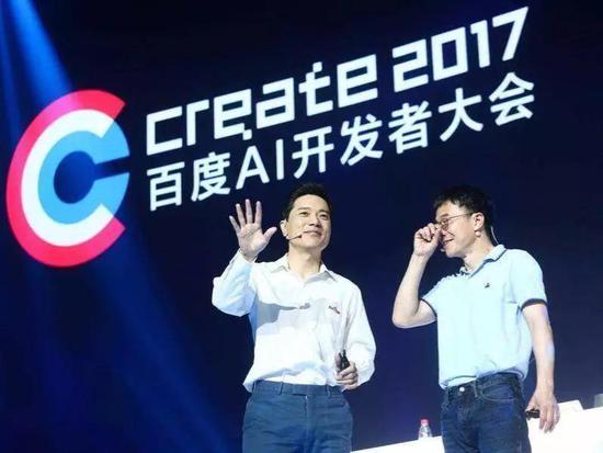 李彦宏（左）和陆奇（右）