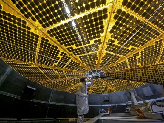 露西號的太陽能電池板 | NASA