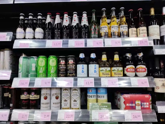图 / 越来越多瓶装精酿占据超市货架 来源 / 燃财经拍摄