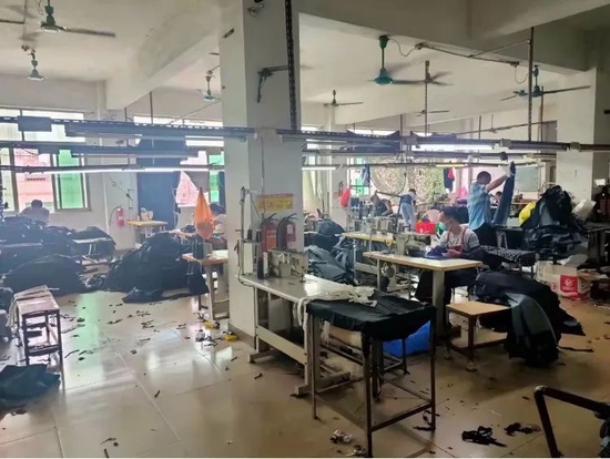 图 | 胡军的服装厂