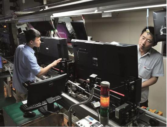 (广东惠州TCL 工业园内的电视生产线。图/ 视觉我国)