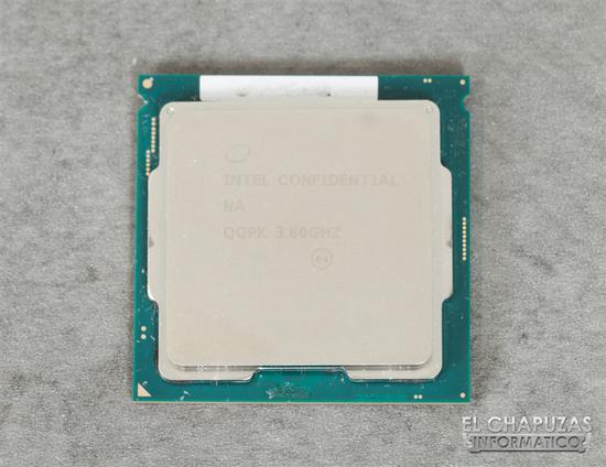i7-9700K样品正面:可见基础频率3.6GHz